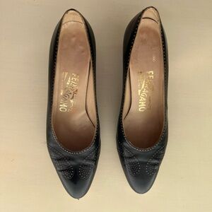 Salvatore Ferragamo Womens Size US 7 B Navy Leather Pumps Heels Shoes Vintage